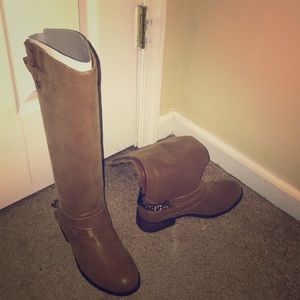 Boots size 7